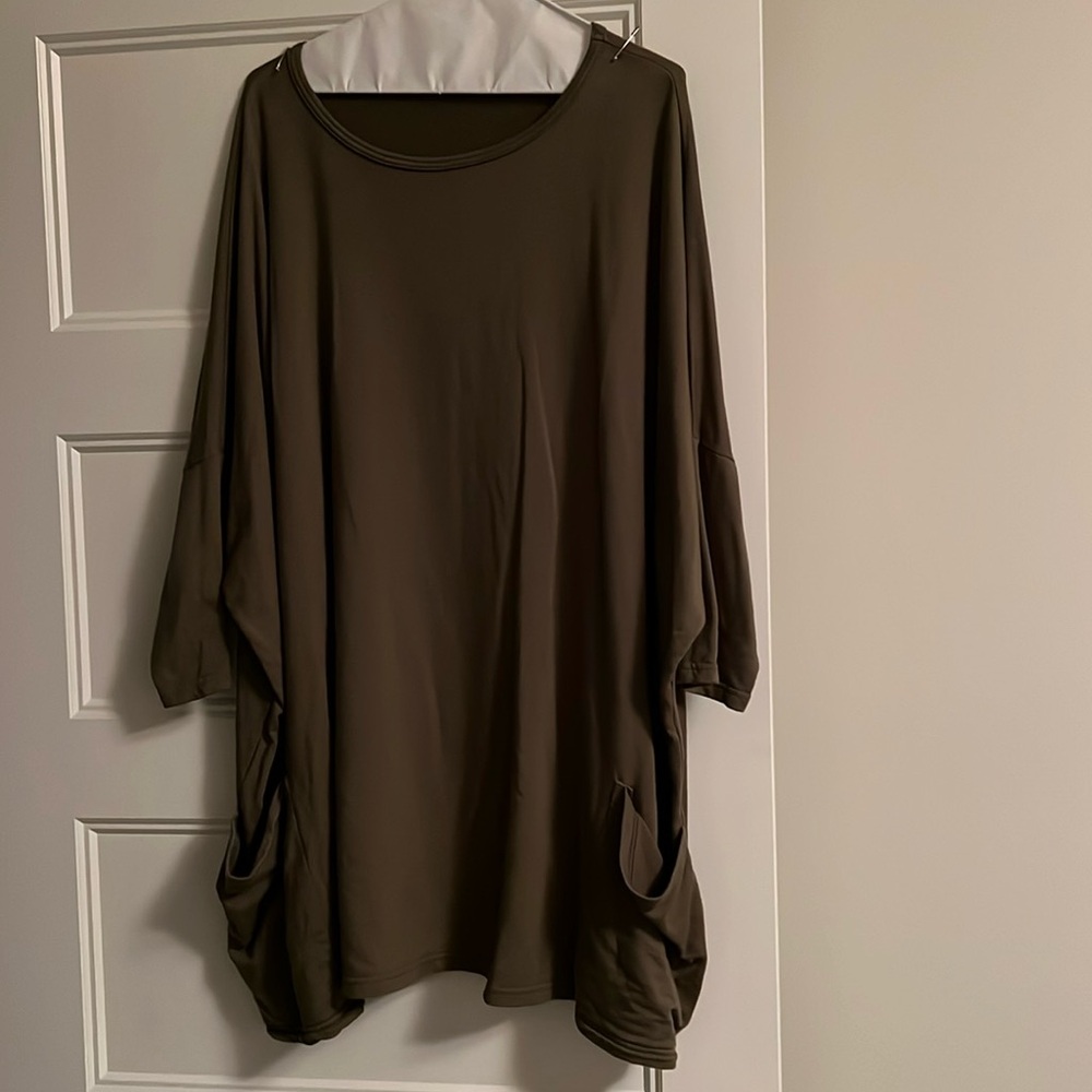 Kaki oversized top O/S light sweatshirt material